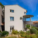 Tika Apartment