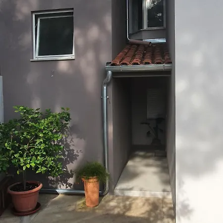 Tika Apartment *