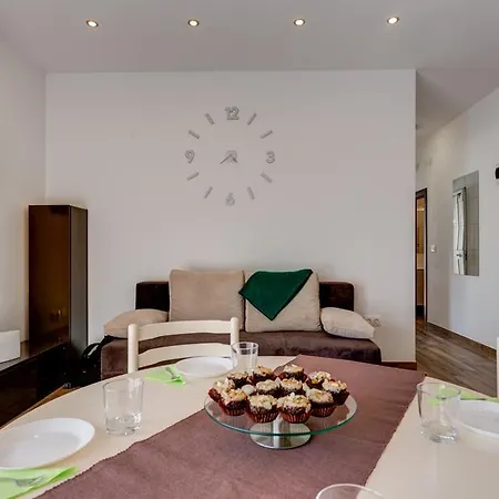 Apartment Tika *