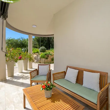 Apartment Tika *