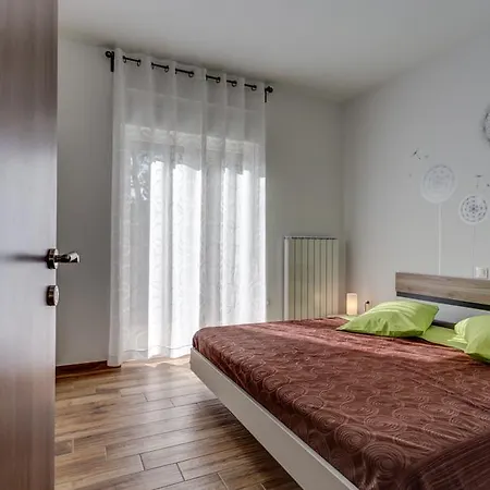 Apartament Tika