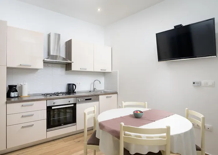 Apartament Tika